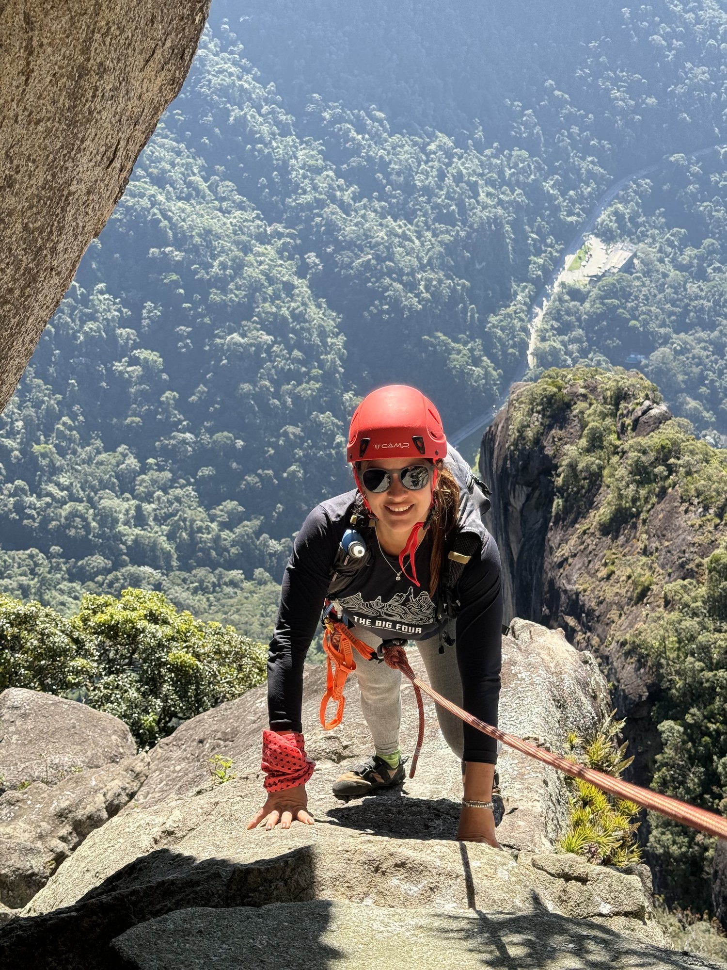 Cume do Dedo de Deus com vista panorâmica