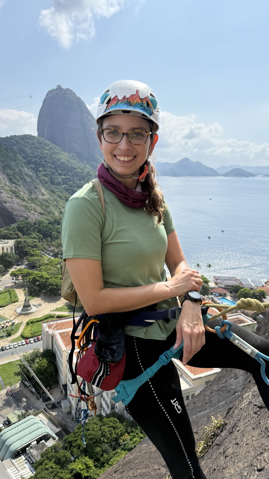 Vista de Copacabana e Leme durante escalada no Morro da Babilônia
