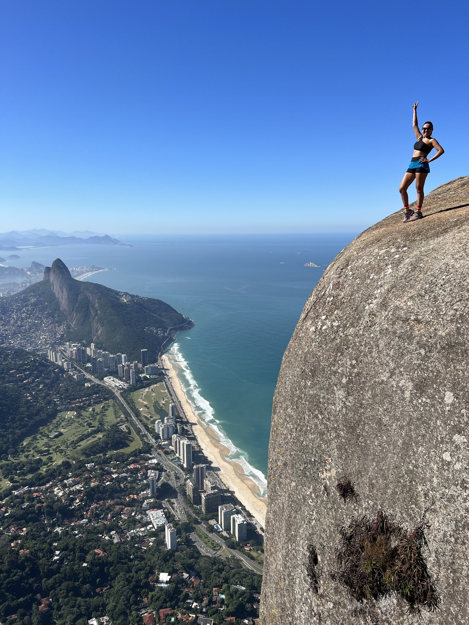 Trilha da Pedra da Gávea com vista para o mar