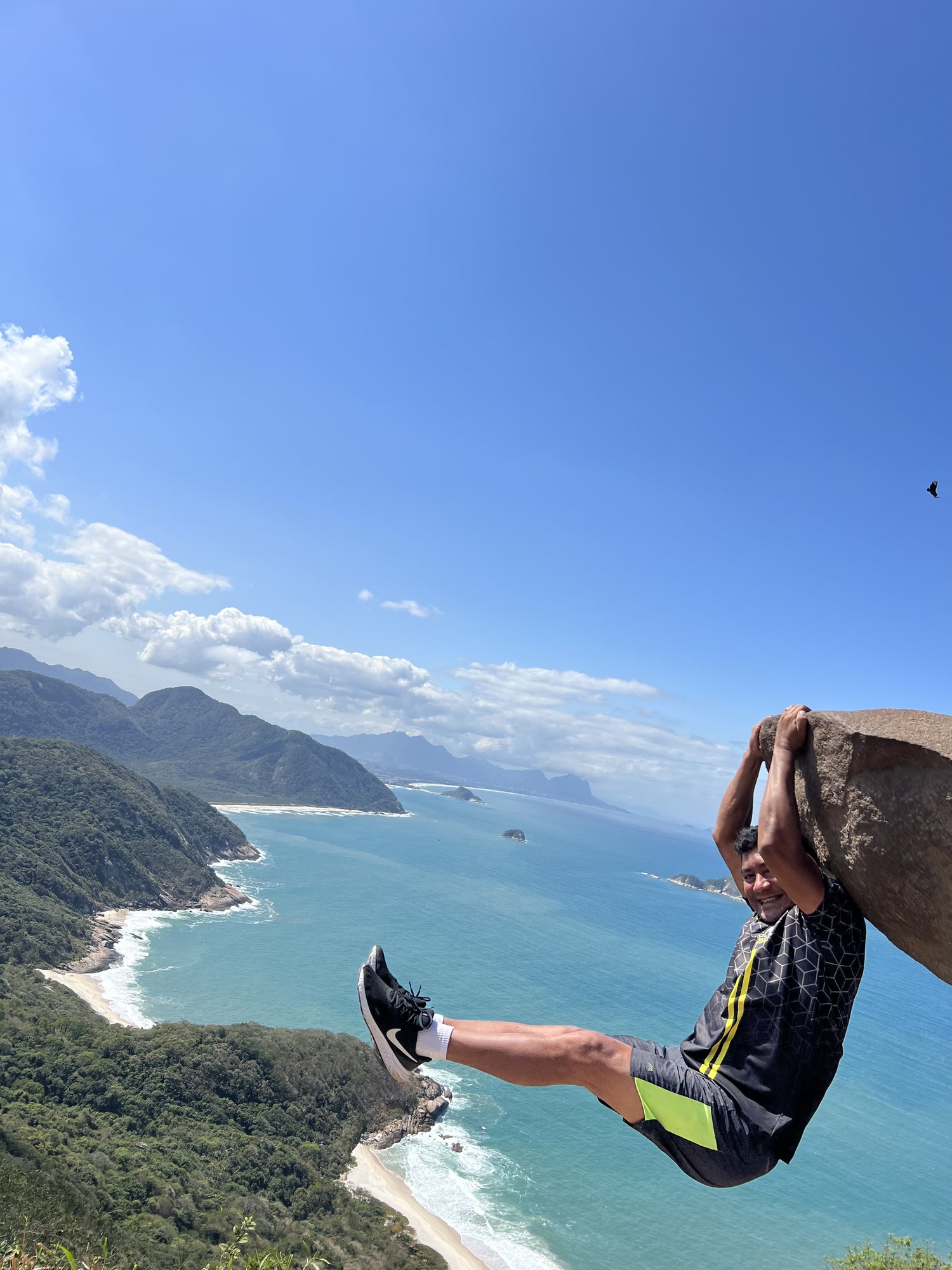 Trilha da Pedra do Telégrafo em meio à Mata Atlântica preservada
